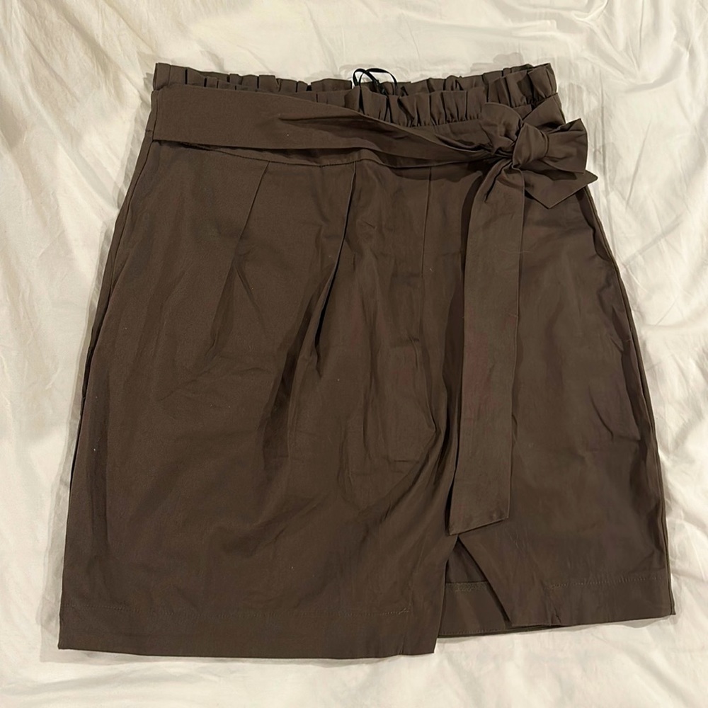 Brand new . Farrow . Medium . Olive green skirt . Attached belt . Zip closure